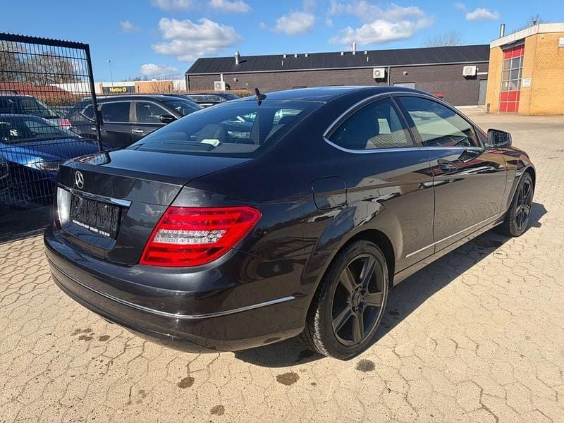 Gebraucht Mercedes C180 156 PS (114 kW) 2011 Grau Coupé
