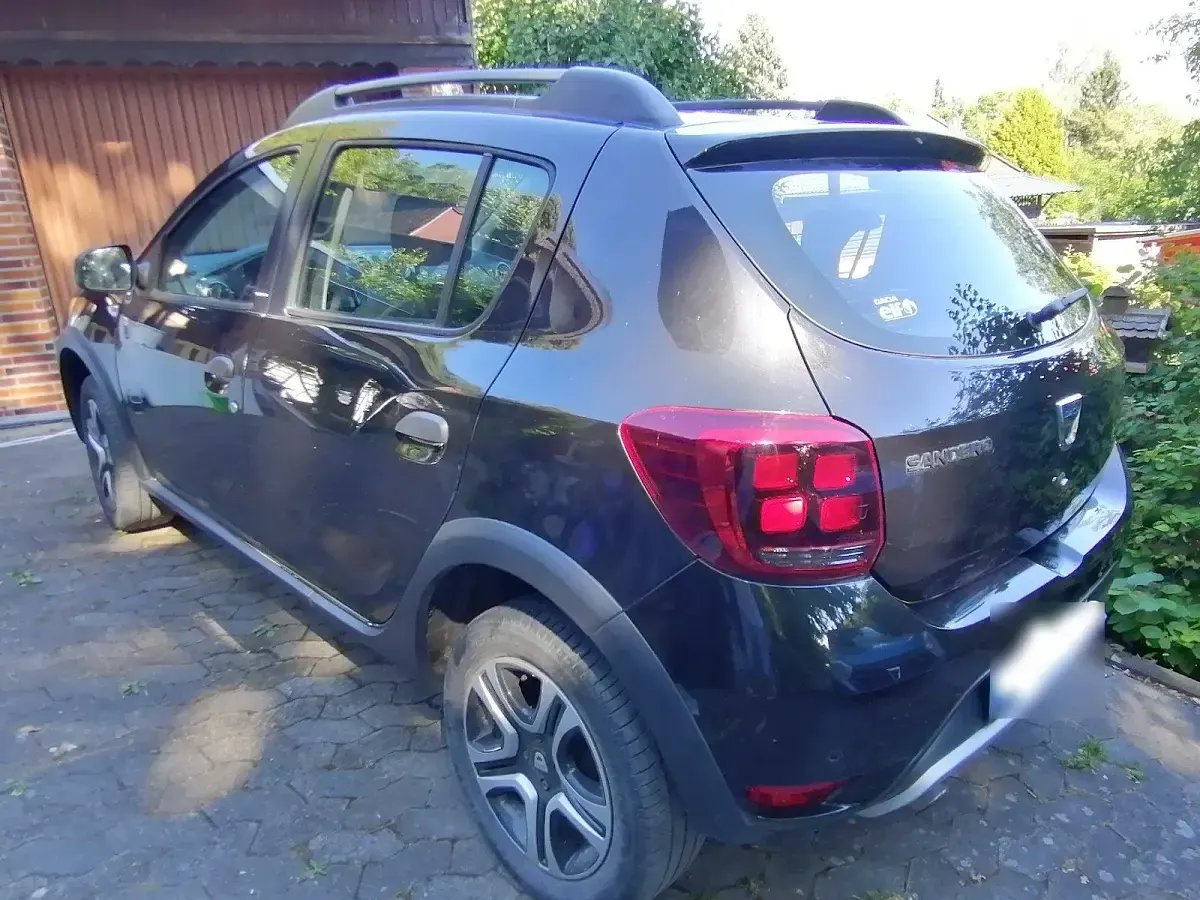 Gebraucht Dacia Sandero Celebration 90 PS (66 kW) 2018 Schwarz Limousine