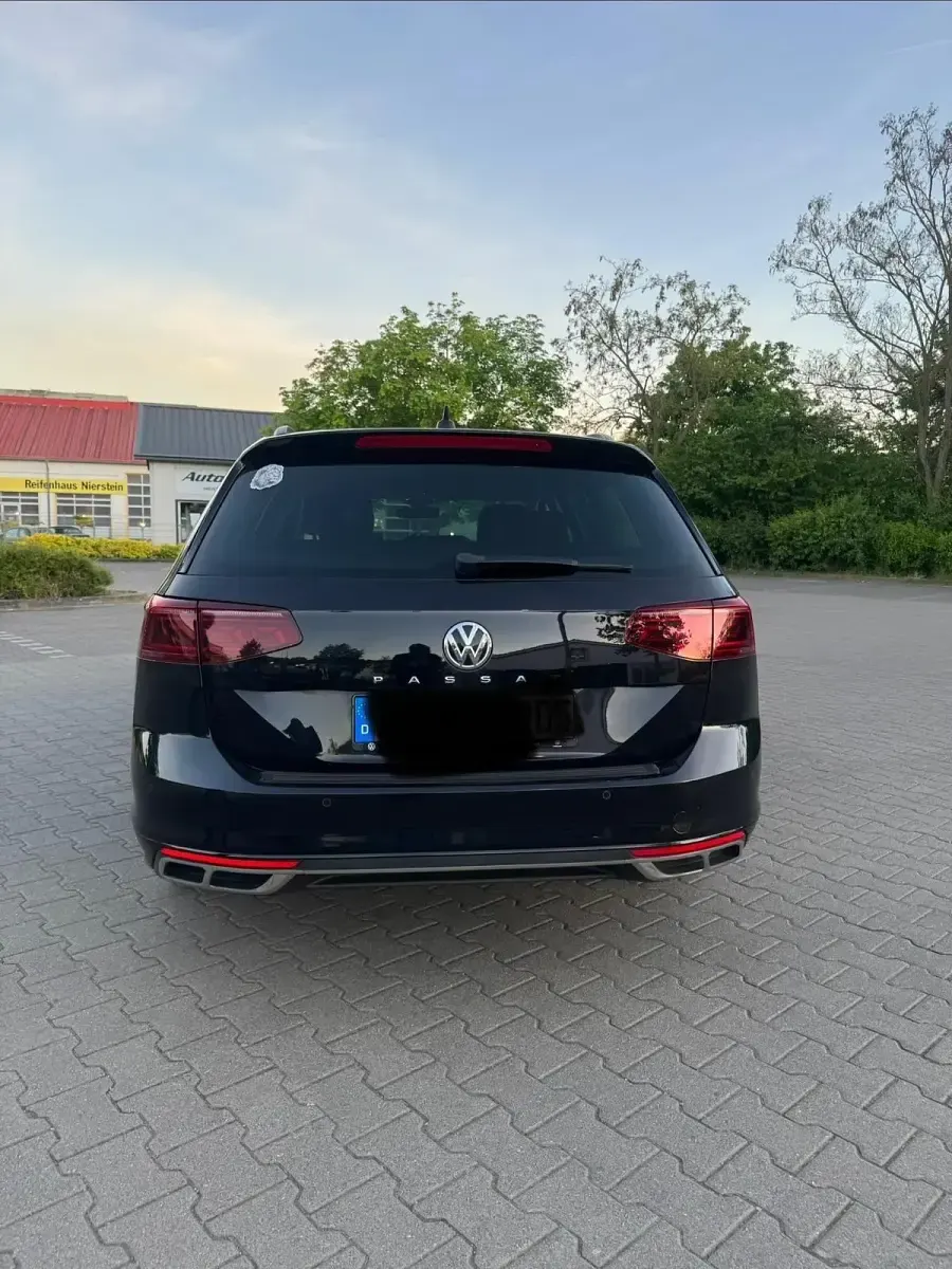 Gebraucht VW Passat Elegance 150 PS (110 kW) 2020 Schwarz Kombi