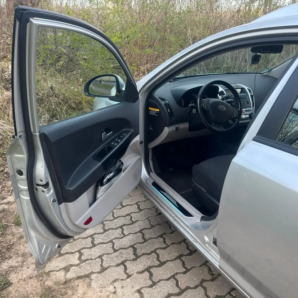 Używany Kia Ceed 122 KM (89 kW) 2007 Srebrny Hatchback