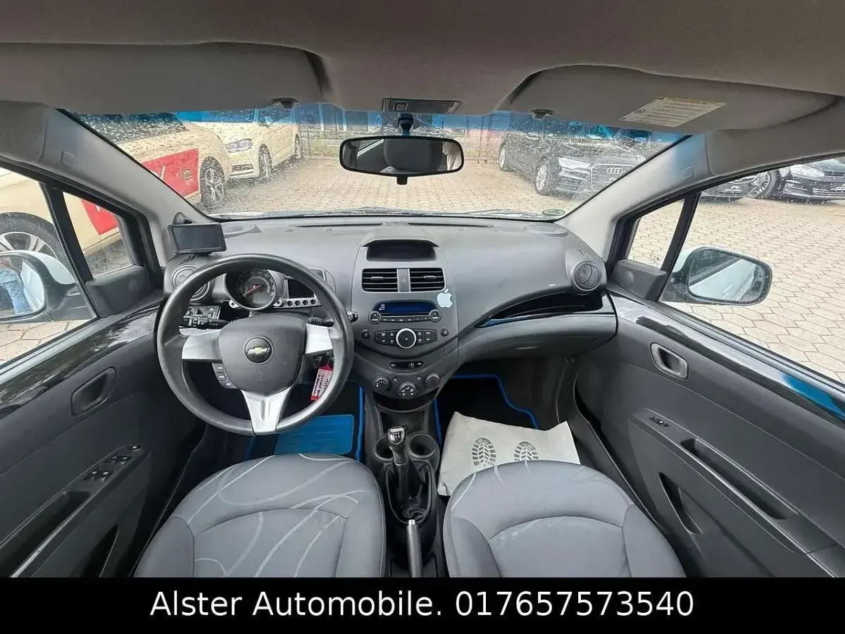 Gebraucht Chevrolet Spark 82 PS (60 kW) 2011 Weiß Kleinwagen
