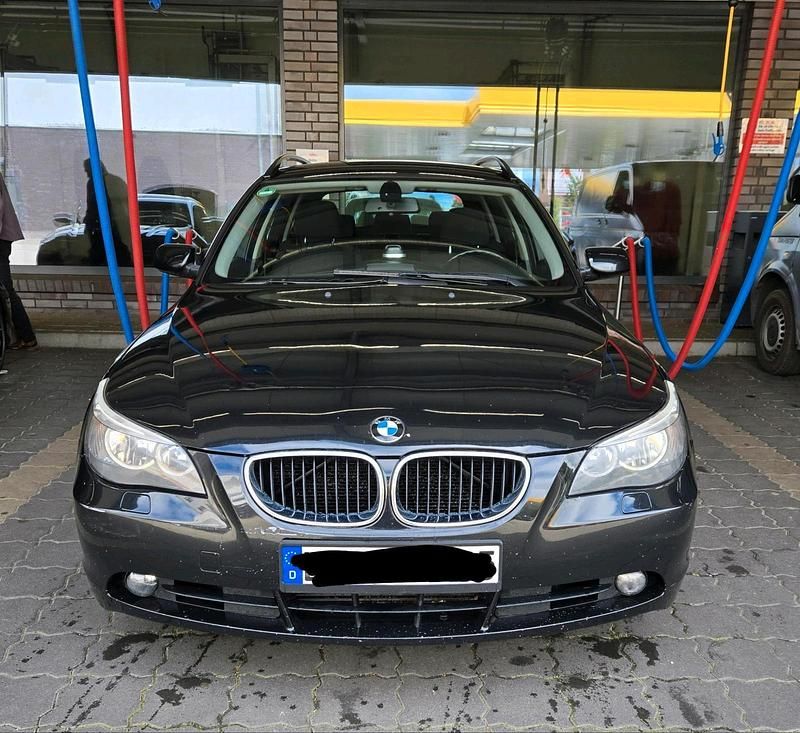 Schwarz Gebraucht 2006 BMW 520 Kombi | 3.200 € (Fairer Preis) - Bild 1/4