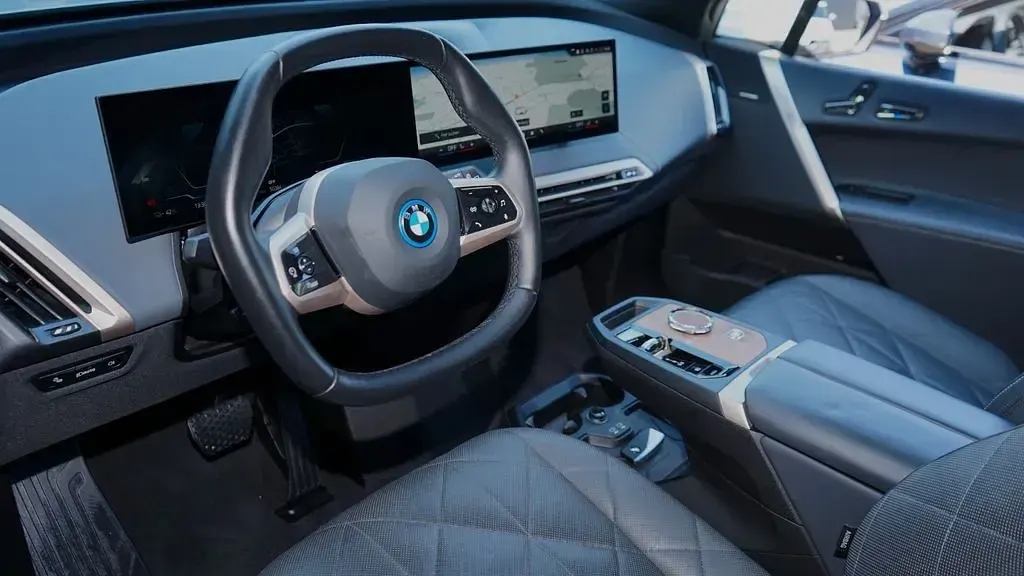 Gebraucht BMW iX Performance 239 kW (326 PS) 2024 Mineralweiss (metallic) SUV