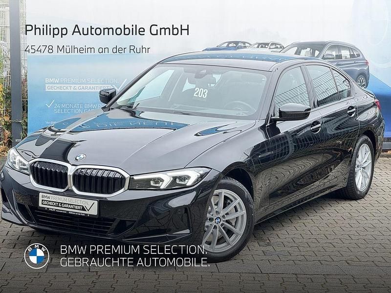 Saphirschwarz metallic Gebraucht 2022 BMW 330 Sport Line Limousine | 38.479 € (Guter Preis) - Bild 1/4