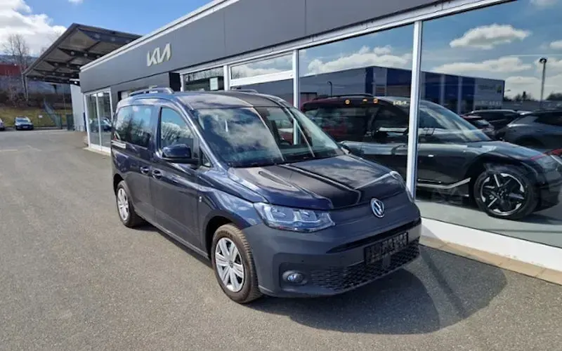 Second-hand VW Caddy 102 CP (75 kW) 2023 Albastru Monovolum