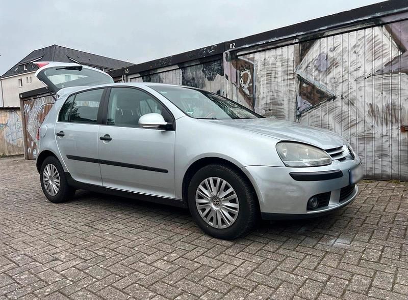 Gebraucht VW Golf V 115 PS (84 kW) 2004 Silber Kleinwagen