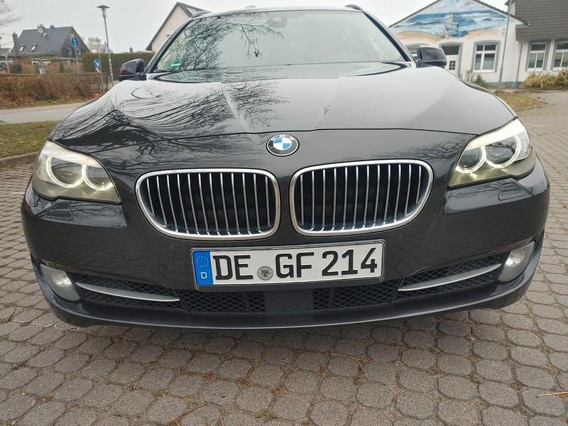 Gebraucht BMW 525 Sport Line 218 PS (160 kW) 2012 Grau Kombi