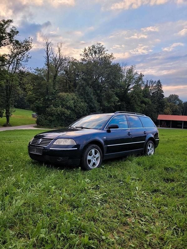 Blau Gebraucht 2002 VW Passat Highline Kombi | 2.250 € (Teuer) - Bild 1/4