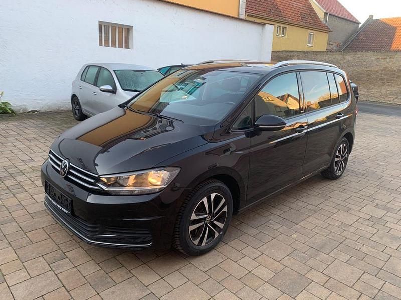 Schwarz Gebraucht 2020 VW Touran Van / Kleinbus | 26.990 € (Etwas zu teuer) - Bild 1/4