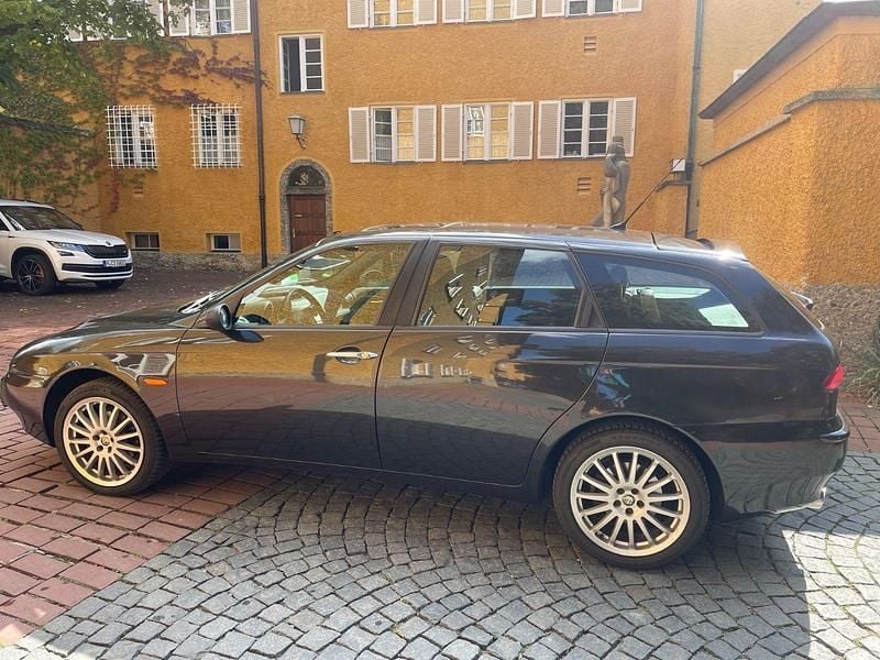Schwarz Gebraucht 2003 Alfa Romeo 156 Distinctive Kombi | 3.000 € (Teuer) - Bild 1/4