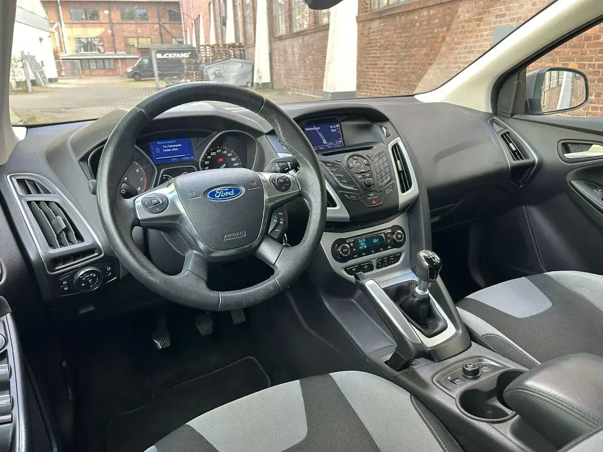 Używany Ford Focus Champions Edition 125 KM (91 kW) 2012 Brązowy Kombi