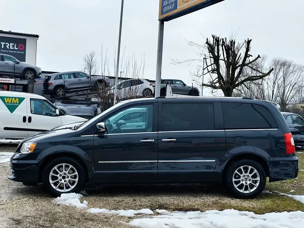 Gebraucht Lancia Voyager Platinum 163 PS (119 kW) 2013 Grau Van / Kleinbus