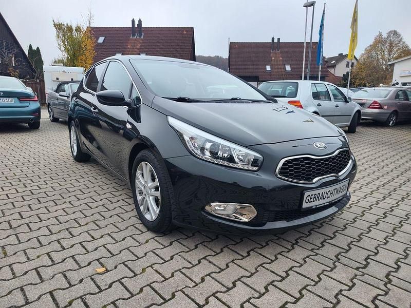 Schwarz Gebraucht 2015 Kia Ceed Kleinwagen | 9.950 € (Guter Preis) - Bild 1/4