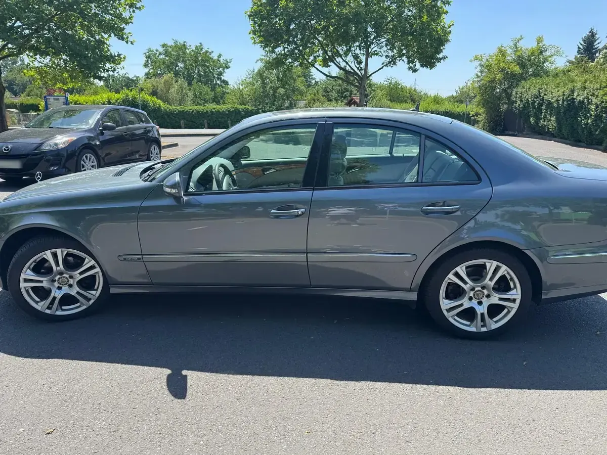 Gebraucht Mercedes E320 224 PS (164 kW) 2008 Grau Limousine