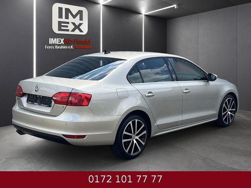 Gebraucht VW Jetta Highline 200 PS (147 kW) 2012 Silber Limousine