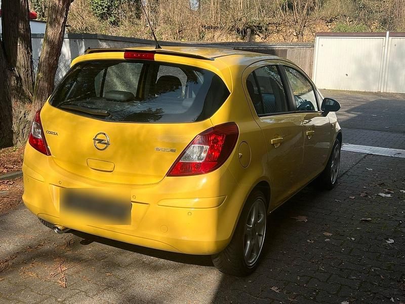 Gebraucht Opel Corsa 87 PS (63 kW) 2014 Gelb Kleinwagen