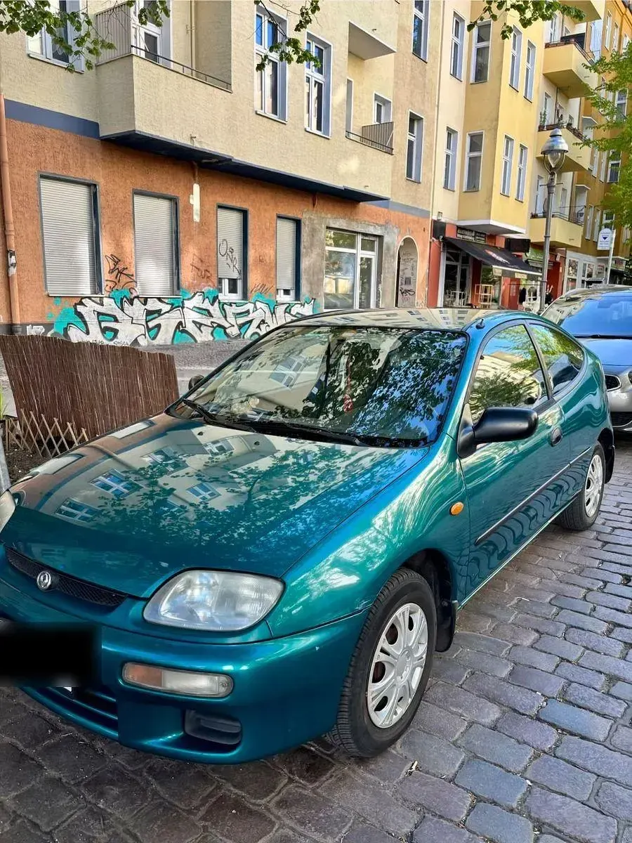 Używany Mazda 323C 88 KM (64 kW) 1996 Zielony Sedan/Limuzyna