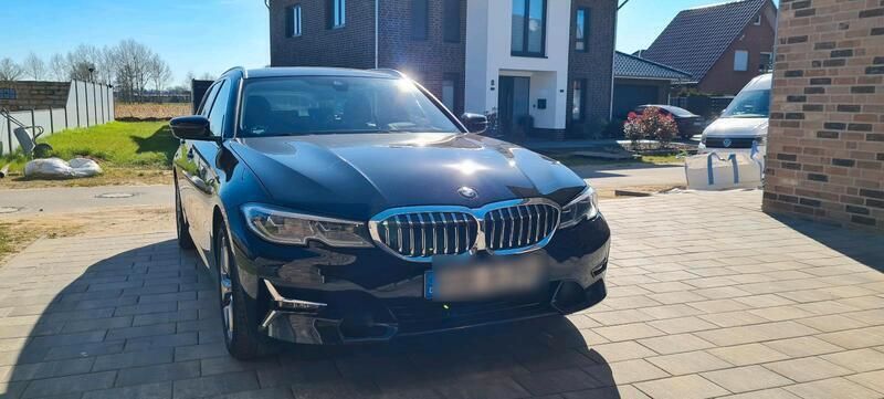 Schwarz Gebraucht 2020 BMW 318 Luxury Line Kombi | 20.500 € (Etwas zu teuer) - Bild 1/4