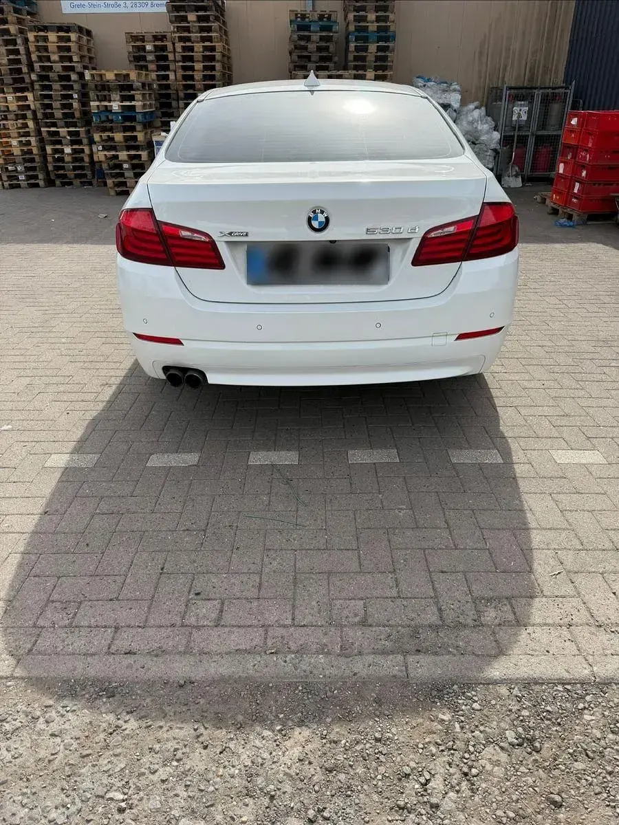 Gebraucht BMW 530 258 PS (189 kW) 2013 Weiß Limousine