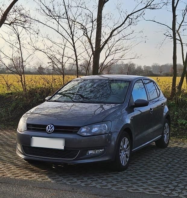 Grau Gebraucht 2013 VW Polo Trendline Kleinwagen | 5.999 € (Fairer Preis) - Bild 1/4