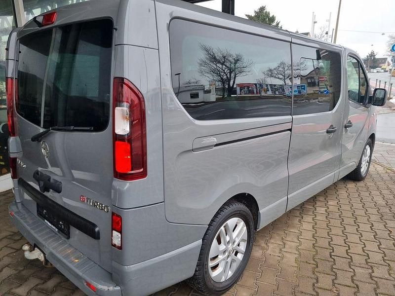 Gebraucht Opel Vivaro 145 PS (106 kW) 2017 Grau Van / Kleinbus