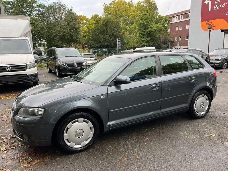 Grau Gebraucht 2005 Audi A3 Ambiente Limousine | 2.440 € (Superpreis) - Bild 1/4