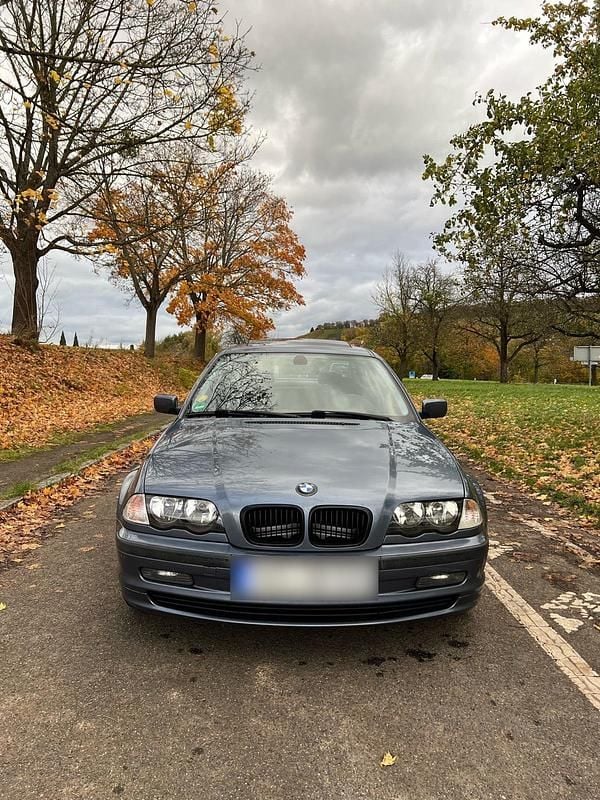 Blau Gebraucht 2001 BMW 325 Limousine | 5.500 € (Fairer Preis) - Bild 1/4