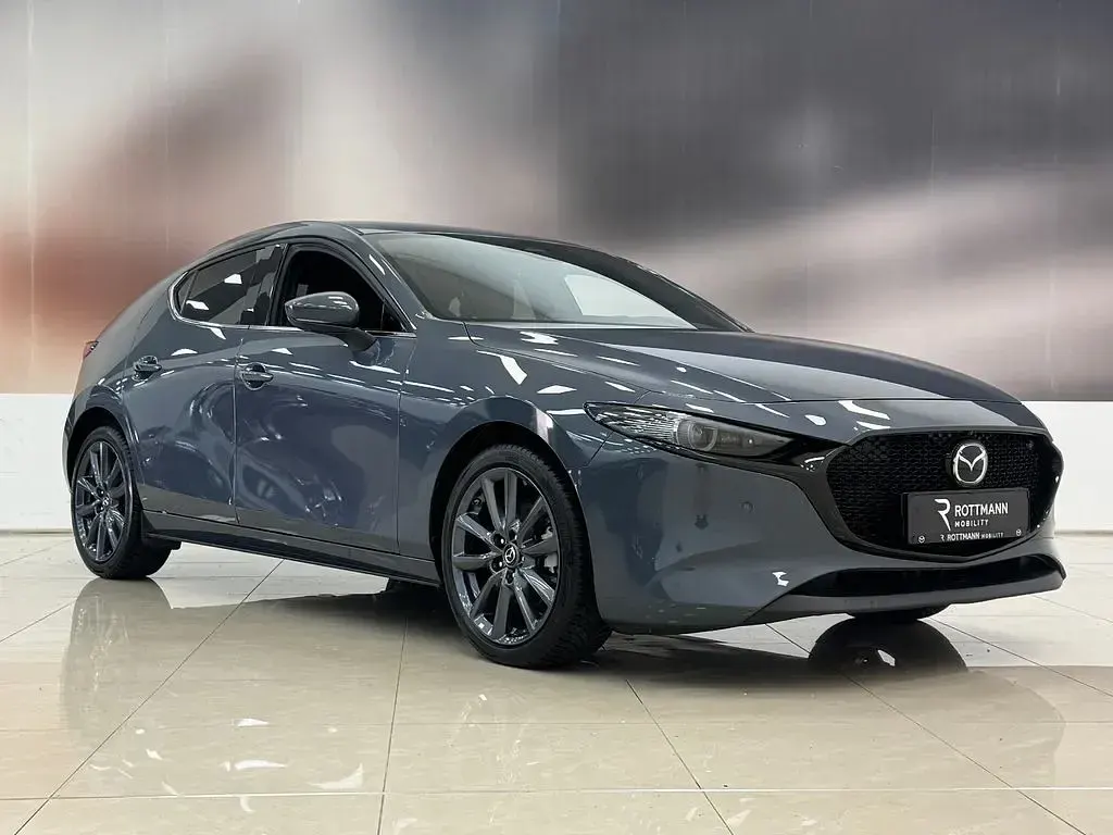 Używany Mazda 3 Exclusive 140 KM (102 kW) 2025 Szary Sedan/Limuzyna