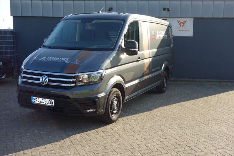 Grau Gebraucht 2023 VW Crafter Trendline Van | 39.990 € (Teuer) - Bild 1/4