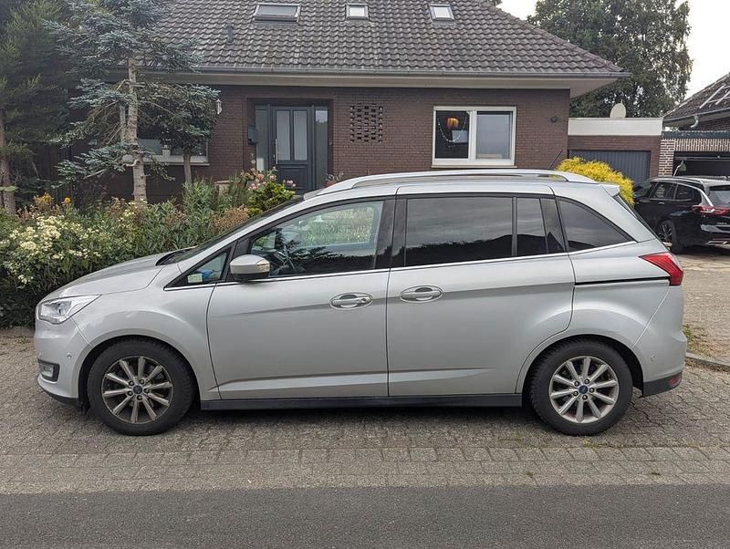 Silber Gebraucht 2018 Ford Grand C-Max Titanium Van / Kleinbus | 9.500 € (Guter Preis) - Bild 1/4