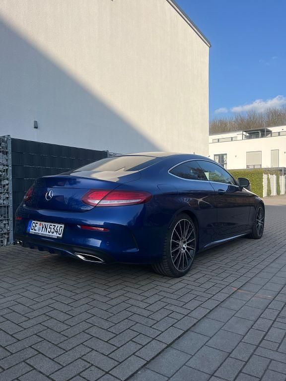 Gebraucht Mercedes C250 AMG line 211 PS (155 kW) 2016 Blau Coupé