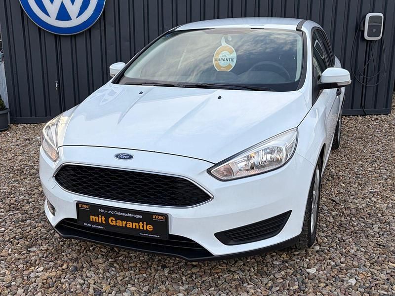 Gebraucht Ford Focus Ambiente 101 PS (74 kW) 2016 Weiß Kombi