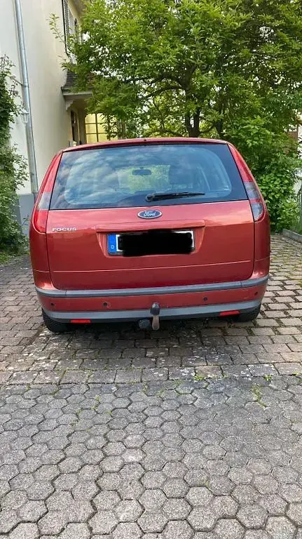 Gebraucht Ford Focus Ambiente 101 PS (74 kW) 2007 Rot Limousine