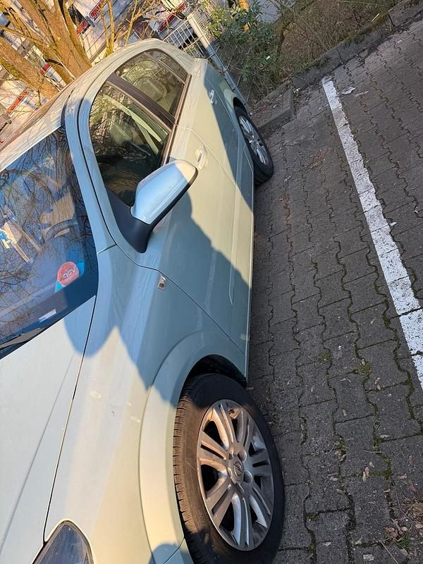 Gebraucht Opel Astra Edition 110 PS (80 kW) 2009 Silber Limousine