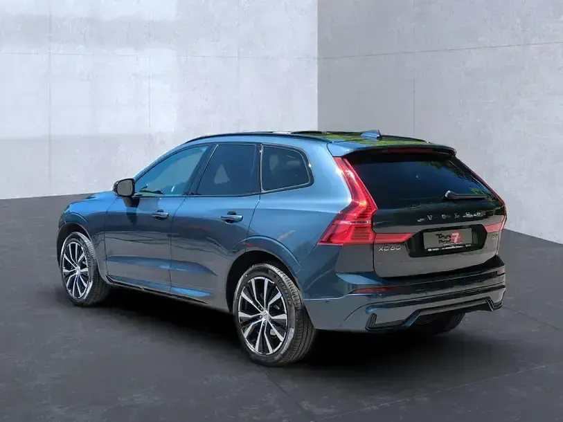Gebraucht Volvo XC60 Plus 250 PS (183 kW) 2025 Denim blue (metallic) SUV
