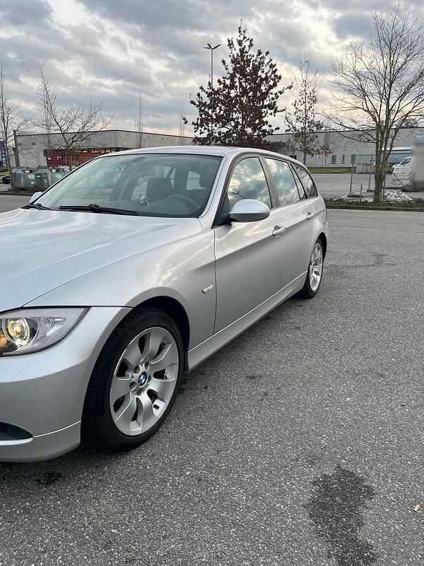 Gebraucht BMW 320 163 PS (119 kW) 2007 Silber Kombi