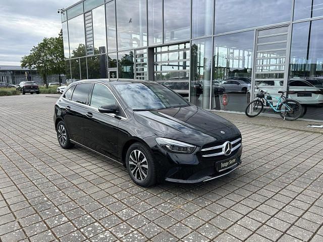 Gebraucht Mercedes B200 Progressive 150 PS (110 kW) 2022 Unilack nachtschwarz Van / Kleinbus