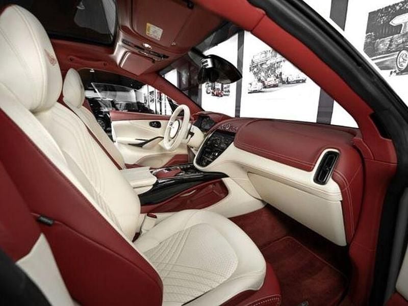 Gebraucht Aston Martin DBX 551 PS (405 kW) 2021 Lunar white SUV