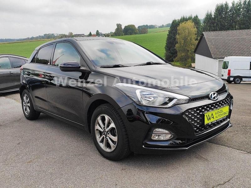 Schwarz Gebraucht 2020 Hyundai i20 YES! Limousine | 11.995 € (Fairer Preis) - Bild 1/4