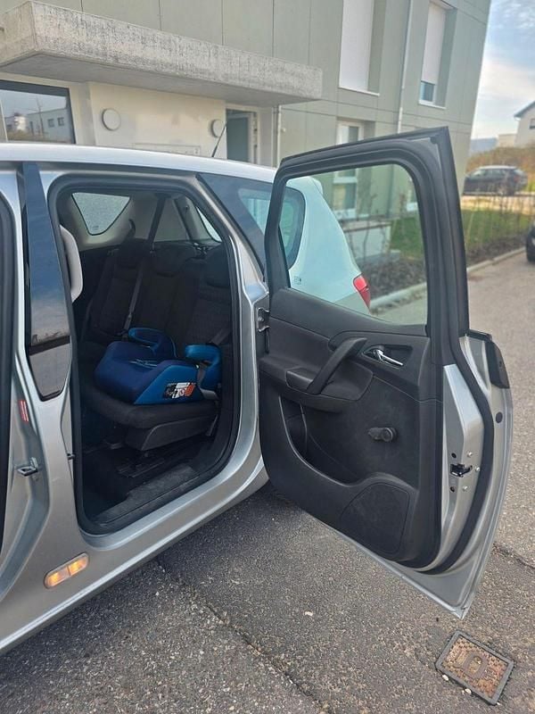 Używany Opel Meriva Active 120 KM (88 kW) 2013 Srebrny Minivan