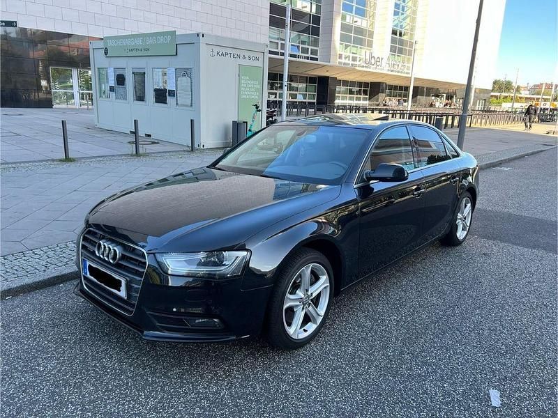 Schwarz Gebraucht 2012 Audi A4 Ambition Limousine | 9.699 € (Fairer Preis) - Bild 1/4