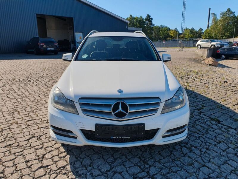 Gebraucht Mercedes C200 136 PS (100 kW) 2014 Weiß Limousine