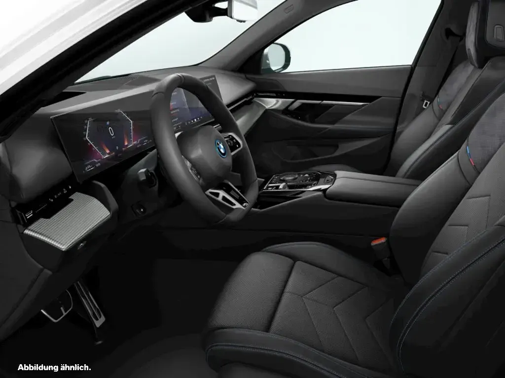 Gebraucht BMW 550e M Sport 489 PS (359 kW) 2025 Weiß Kombi