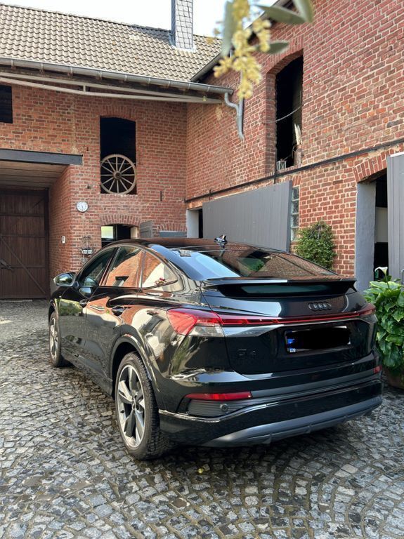 Schwarz Gebraucht 2022 Audi Q4 Sportback e-tron S-Line SUV | 27.990 € (Guter Preis) - Bild 1/4