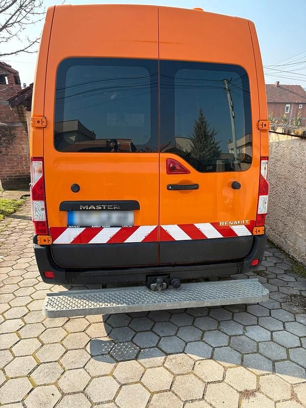 Second-hand Renault Master 170 CP (125 kW) 2018 Portocaliu Van