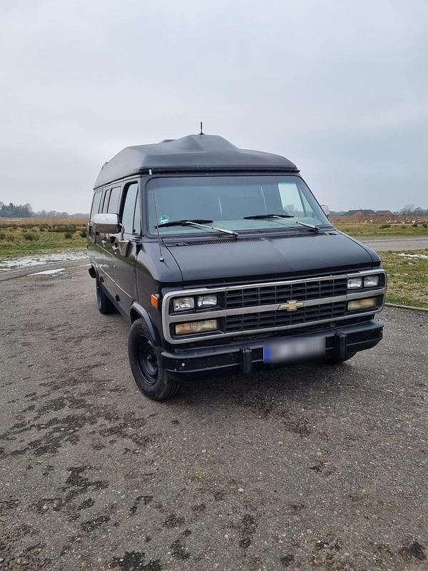 Second-hand Chevrolet G 254 CP (186 kW) 1995 Negru Van