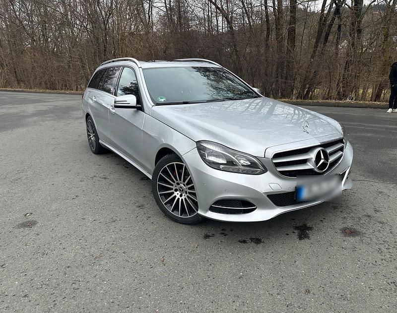 Gebraucht Mercedes E250 204 PS (150 kW) 2014 Silber Kombi