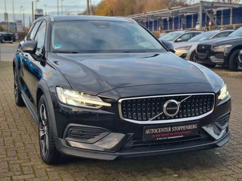 Gebraucht Volvo V60 CC Plus 197 PS (144 kW) 2022 Schwarz Kombi