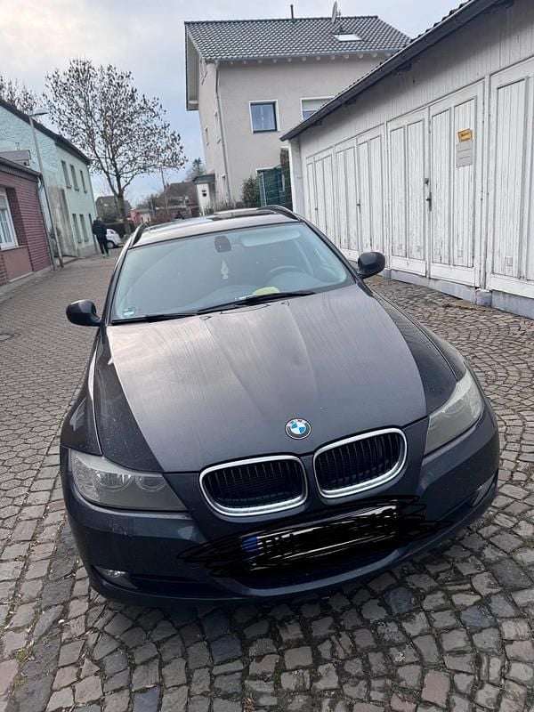 Schwarz Gebraucht 2010 BMW 318 Kombi | 3.000 € (Superpreis) - Bild 1/4