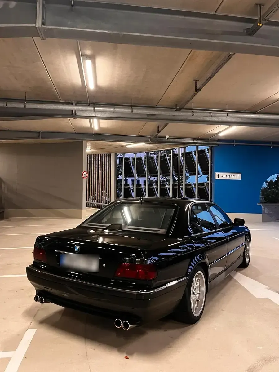 Gebraucht BMW 735 238 PS (175 kW) 2001 Schwarz Limousine